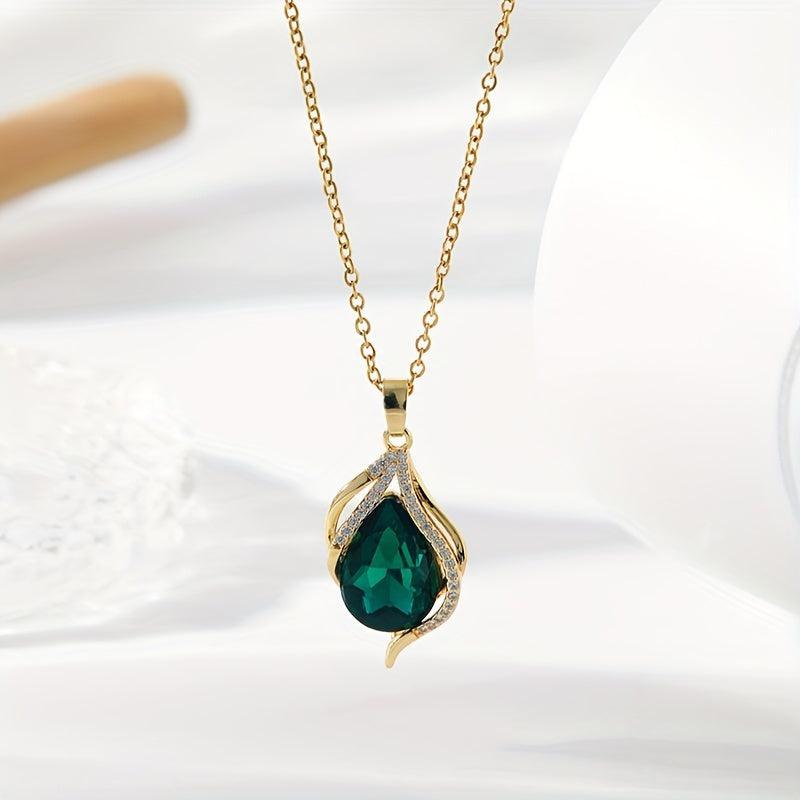 “Elegant Gold Teardrop Green Gemstone Pendant Necklace