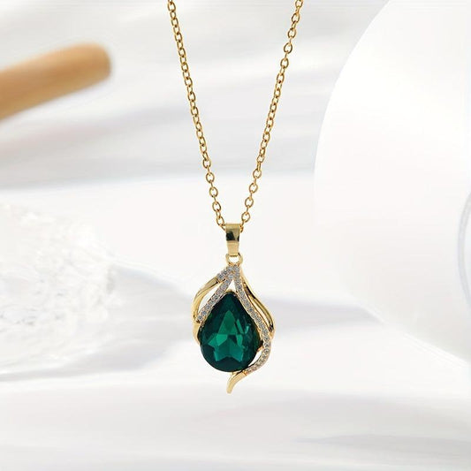“Elegant Gold Teardrop Green Gemstone Pendant Necklace